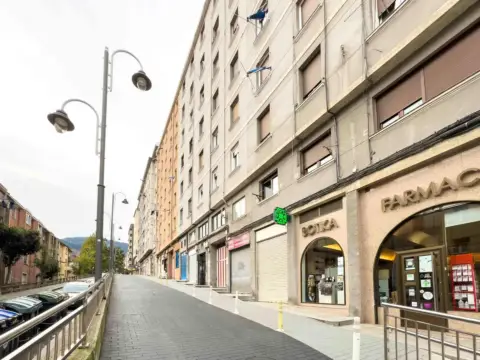 Local comercial en calle Mendipe