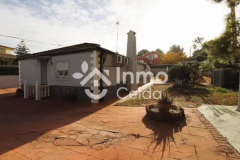 Chalet en calle Mariola -Loma Miralcampo