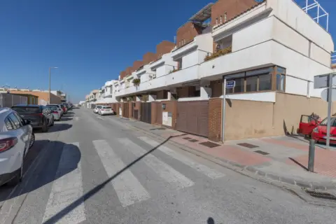 Casa adosada en Nuevo Vial in Zona de San Cayetano-Avenida Cristóbal Colón (Churriana de La Vega) · Churriana de La Vega
