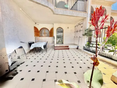 Casa adosada en calle del Río Sil