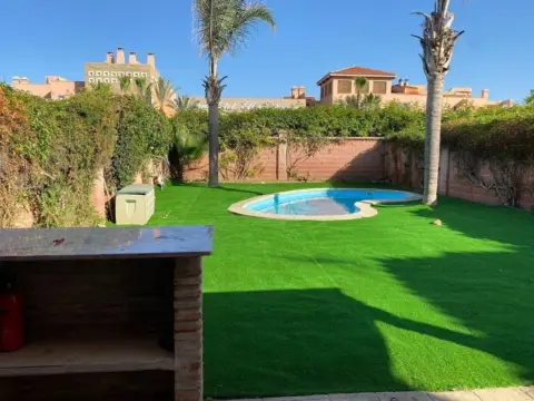 Casa adosada en calle Río Elba