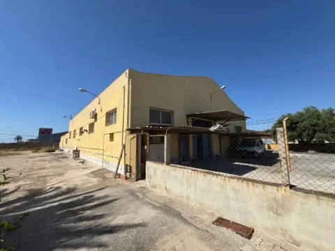 Nave industrial en calle Llano San Jose, nº 1080