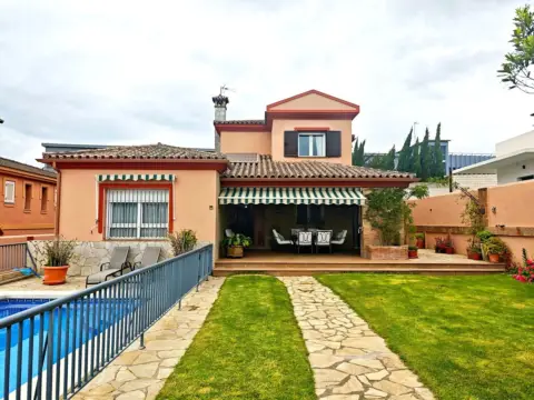 Chalet en calle de los Cedros