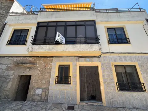 Casa adosada en calle Peñas, 17