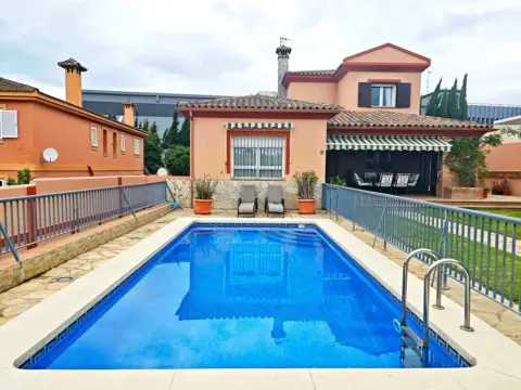 Chalet en calle de los Cedros