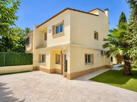 Casa pareada en calle Serra de Crevillent