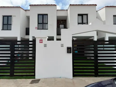Casa en calle de la Orilla