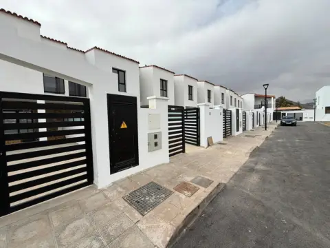 Casa en calle de la Orilla