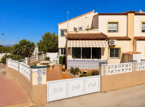 Casa adosada en Algorfa - Urb. Montebello