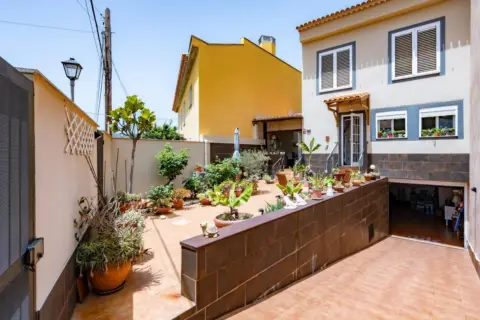 Casa pareada en calle Mederos