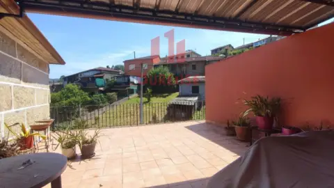 Casa en Alongos