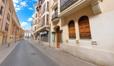 Local comercial en calle de Valentín Calderón