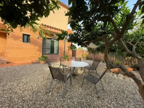 Casa pareada en calle Vg Montserrat