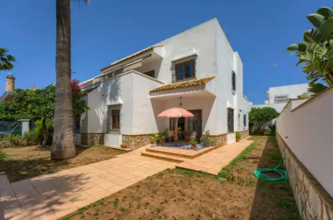 Casa pareada en Avenida del Faro