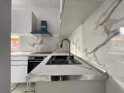 Piso en calle de Nicolás Pérez Escobar, 36