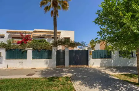 Casa pareada en Avenida del Faro