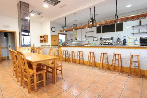 Local comercial en La Pobla de Vallbona