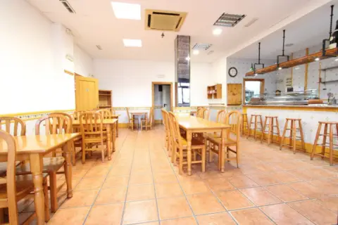Local comercial en La Pobla de Vallbona