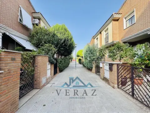 Chalet en calle Jardines