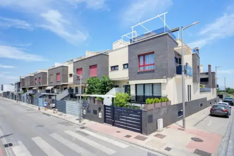 Casa pareada en Churriana de La Vega