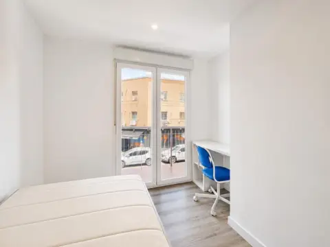 Habitación en calle de Villacarlos, 3