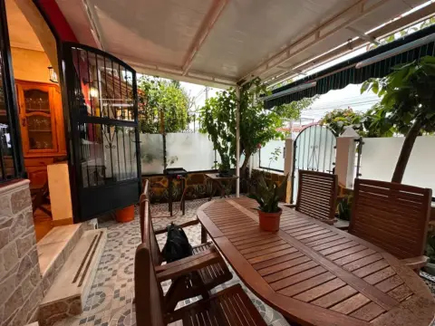 Casa en calle de Helena, 772