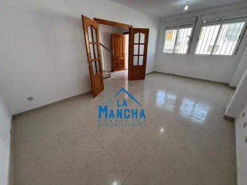 Casa adosada en Barrios Periféricos - Pedanías
