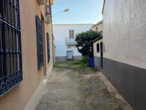 Casa adosada en calle Mayor de San Juan, 33