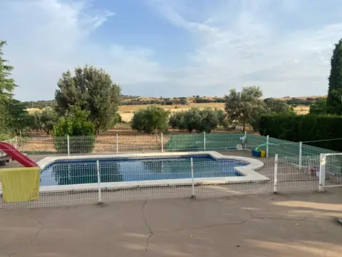 Chalet en calle de los Parrales