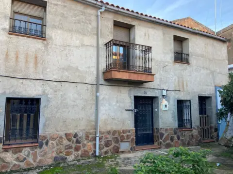 Casa adosada en calle Mayor de San Juan, 33