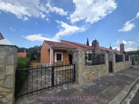 Chalet en calle La Encina