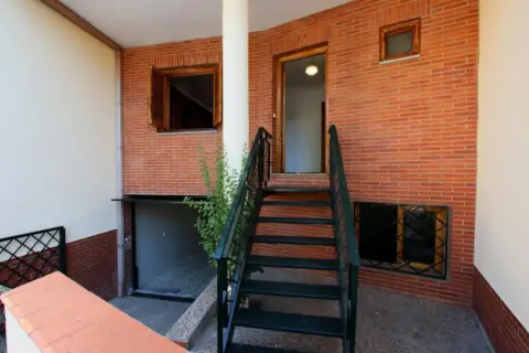 Casa adosada en Plaza de Agustina de Aragón