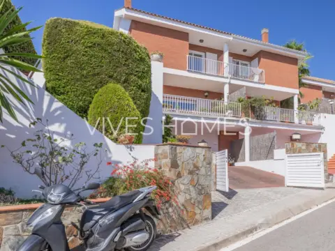 Casa pareada en Passatge de les Mimoses