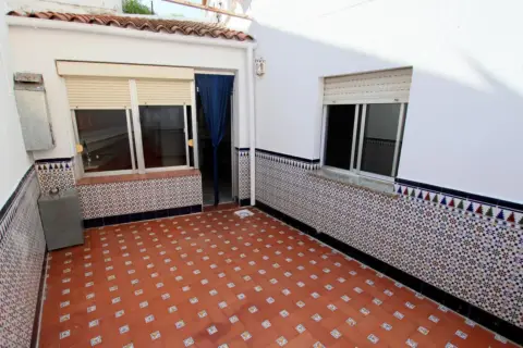 Casa adosada en Plaza de Agustina de Aragón