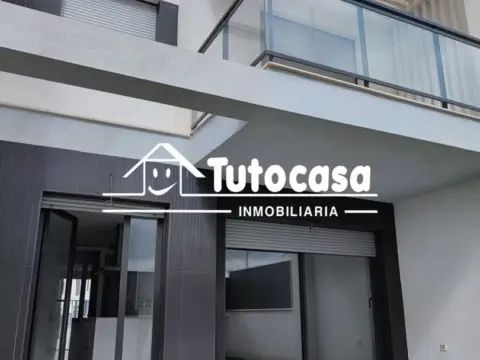 Casa adosada en calle José Mejías Salguero