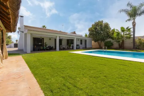 Chalet en Avenida Junta Compensación, 14