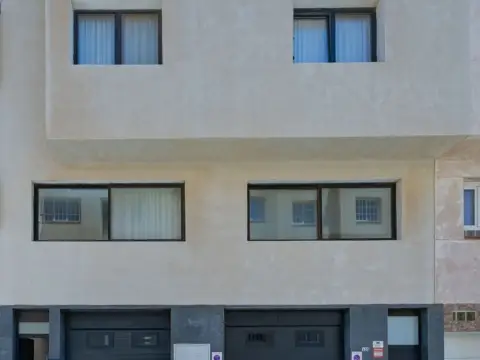 Casa pareada en calle Roger de Lauría, 130