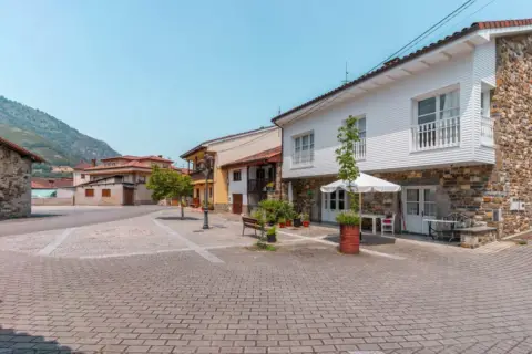 Chalet en Lugar de Rioseco, 176