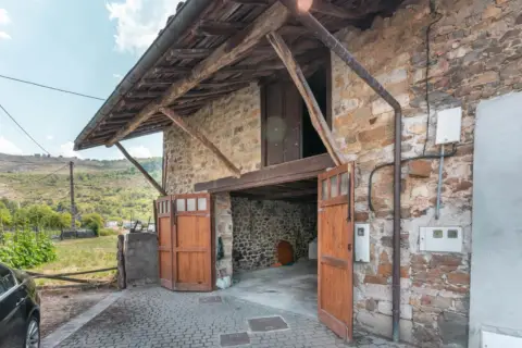 Chalet en Lugar de Rioseco, 176
