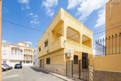 Casa pareada en calle de la Mezquita, 10