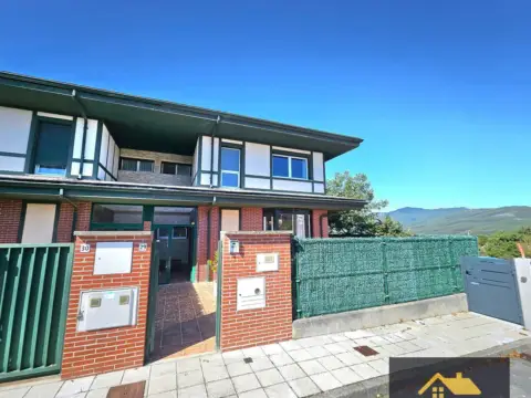 Casa pareada en Barrio Samano