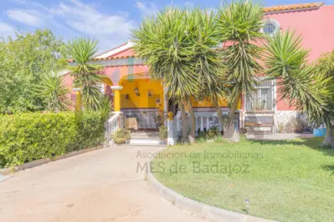 Chalet en Urbanización El Plantío