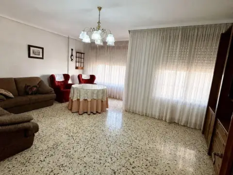 Piso en Ensanche-Franciscanos