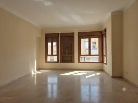 Piso en calle de Julio Romero de Torres