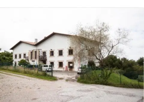 Casa pareada en calle Cristobal Balenciaga
