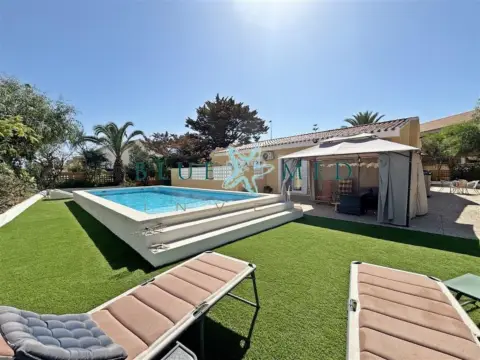 Chalet en calle Vía Axial