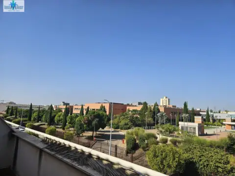 Casa adosada en Facultad de Medicina
