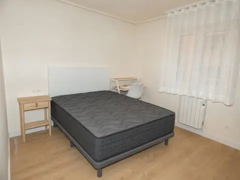 Habitación en calle de Castilla León
