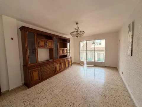 Piso en calle de las Autonomías
