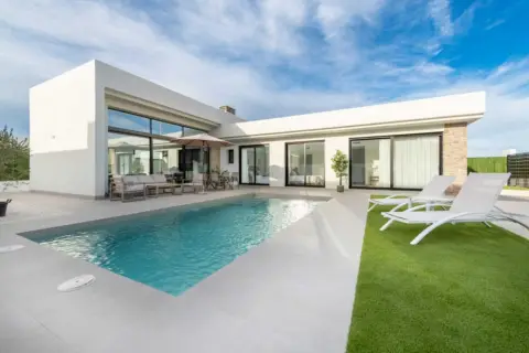 Chalet en Urbanización Coto Riñales